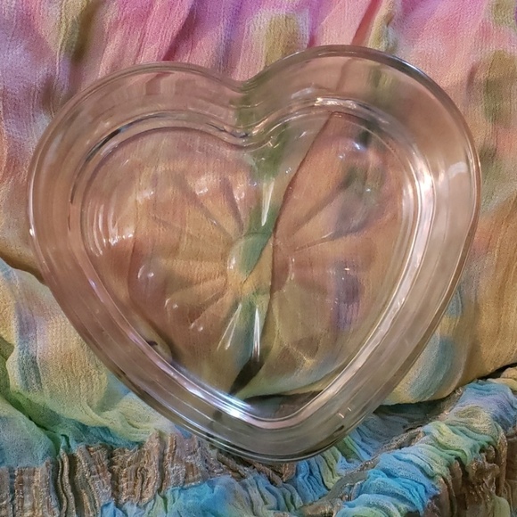 unbranded Other - Heart shaped candy dish